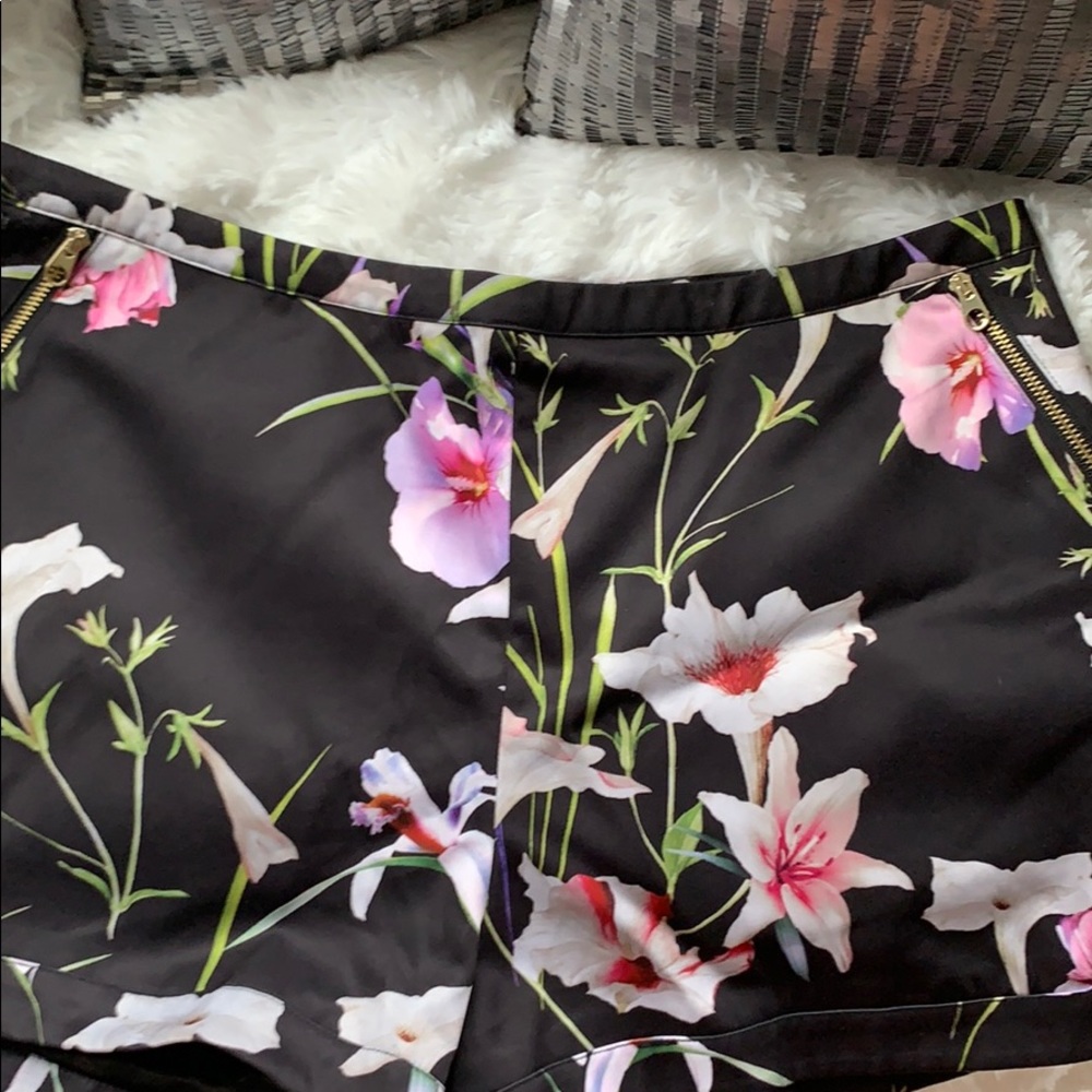Ted Baker black floral shorts Size 4 (US10)